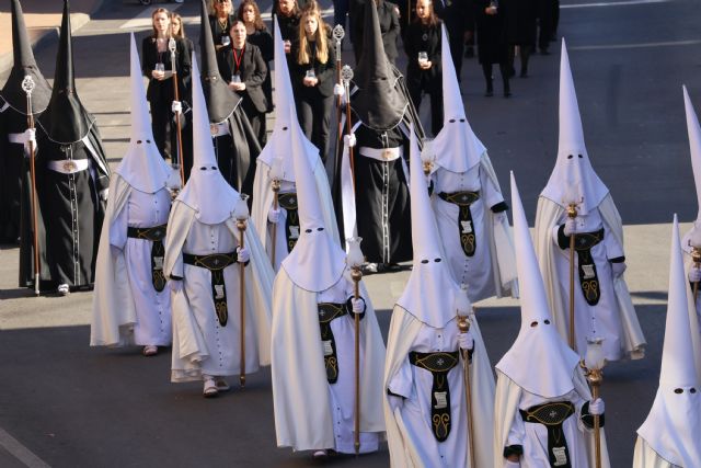 La virgen de la Soledad abraza a los mayores en el Sábado Santo - 2, Foto 2