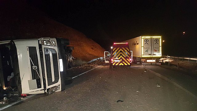 Fotografías cedidas por la empresa que retiró los camiones de la vía, Foto 1