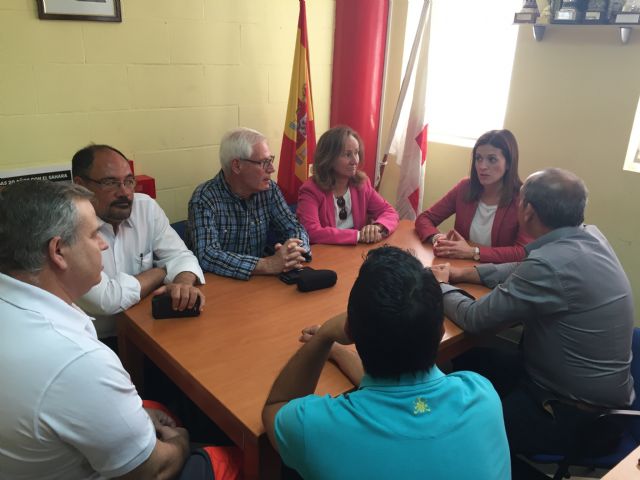 La alcaldesa destaca el excelente trabajo de personal y voluntarios de Cruz Roja en una visita a la asamblea local - 2, Foto 2