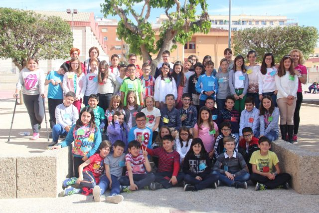 Los alumnos del Colegio Príncipe Felipe explican a la alcaldesa su participación en el Proyecto EME - 2, Foto 2