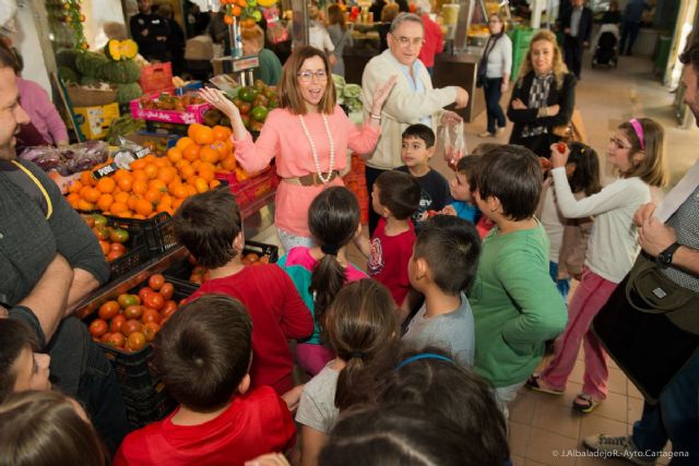 Alumnos de primaria conocen los productos y aprenden a comprar en el Mercado Santa Florentina - 1, Foto 1