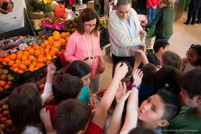 Alumnos de primaria conocen los productos y aprenden a comprar en el Mercado Santa Florentina - 3, Foto 3