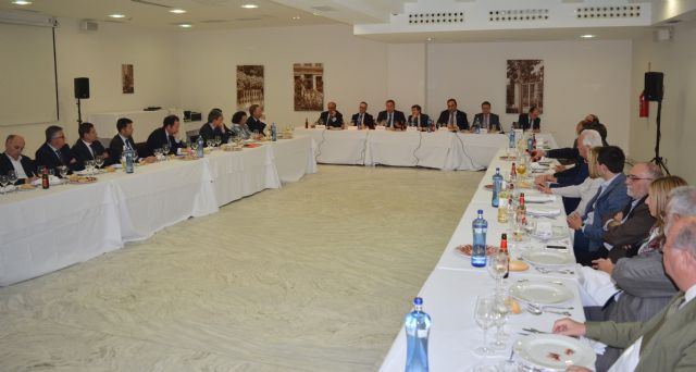 Encuentro con el Círculo de Economía para analizar la evolución de la ciudad de Lorca tras los terremotos - 1, Foto 1