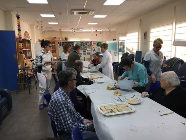 Actividades del mes de abril en el Centro de Da de Personas Mayores, Foto 2