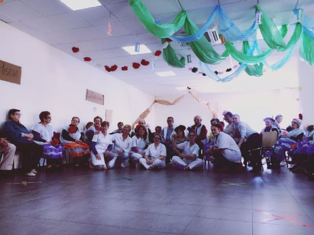 Actividades del mes de abril en el Centro de Da de Personas Mayores, Foto 4