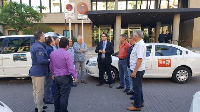 Fomento destinará 180.000 euros para modernizar el equipamiento de taxis y promover la compra de vehículos adaptados - 1, Foto 1