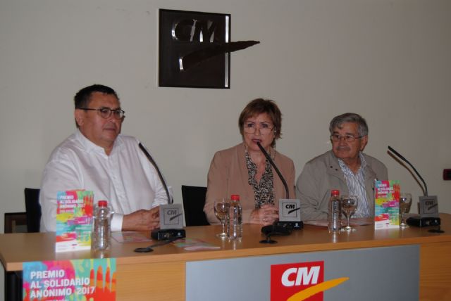 La Facultad de Trabajo Social de la Universidad de Murcia, la Fundación CajaMurcia y la Plataforma del Voluntariado de la Región de Murcia convocan la XVIII Edición del Premio al Solidario Anónimo - 1, Foto 1