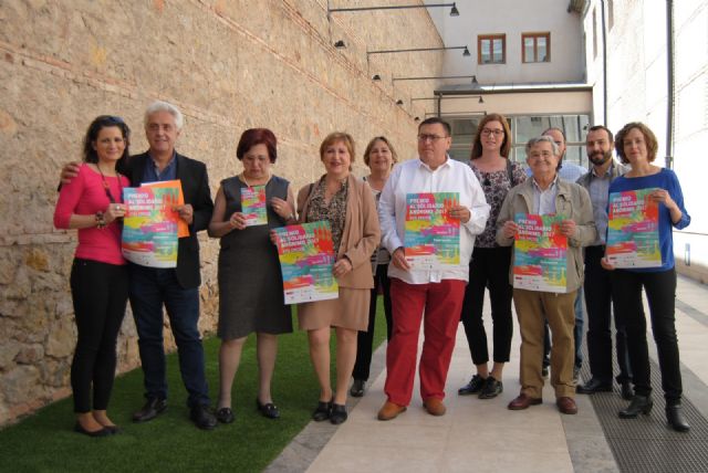 La Facultad de Trabajo Social de la Universidad de Murcia, la Fundación CajaMurcia y la Plataforma del Voluntariado de la Región de Murcia convocan la XVIII Edición del Premio al Solidario Anónimo - 2, Foto 2