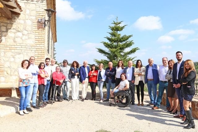 El PSOE escoge el entorno del Agua Salá y la ermita de la Virgen de la Salud para la foto oficial de su candidatura por tratarse de un paraje emblemático en Alcantarilla - 1, Foto 1