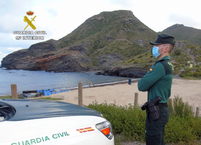 La Guardia Civil denuncia a tres surfistas por saltarse el confinamiento - 1, Foto 1