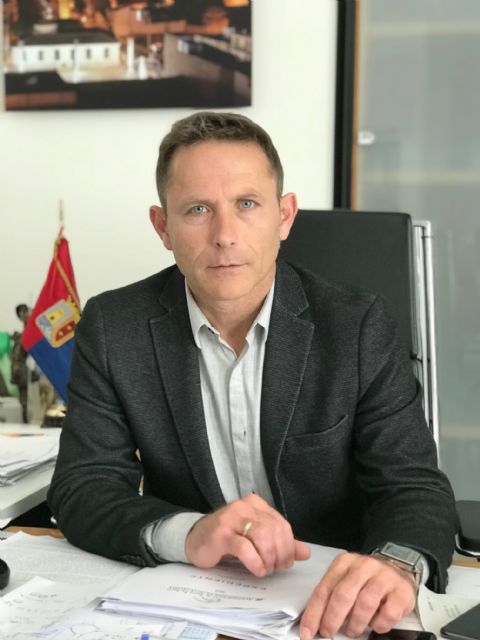 Torre Pacheco comienza hoy lunes 4 de mayo con la apertura de algunos locales como peluquerías, ópticas y tiendas de ropa - 1, Foto 1