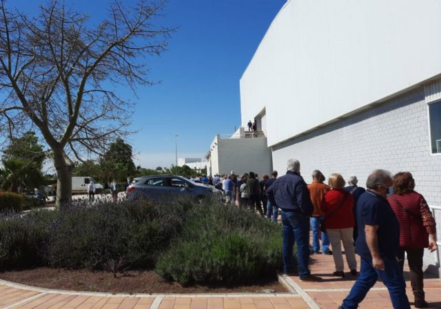 IU-Verdes Lorca denuncia desorganización en las vacunaciones masivas frente al covid en el Felipe VI - 1, Foto 1