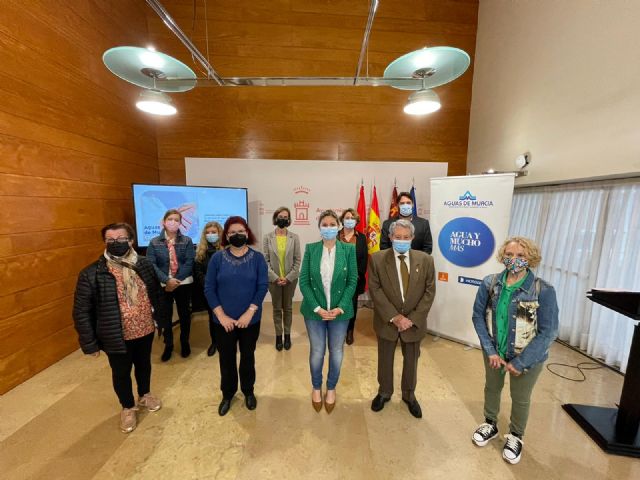 Comienzan las charlas y talleres formativos para acercar los servicios digitales de Emuasa a las personas mayores de 60 años - 1, Foto 1