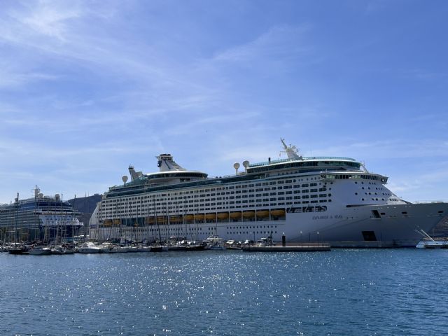 4.300 turistas desembarcan en Cartagena a bordo de los cruceros Explorer of the Seas y Celebrity Reflection - 1, Foto 1