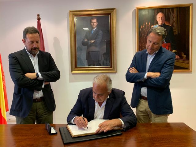 Esteban González Pons y Fulgencio Gil coordinan estrategias de trabajo con el objetivo de conseguir fondos europeos para nuevos proyectos en Lorca - 2, Foto 2