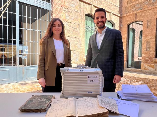 El Archivo Regional recibe documentos históricos hallados en la Cárcel Vieja de Murcia - 1, Foto 1