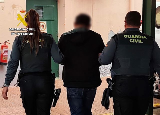 La Guardia Civil desmantela en Águilas un grupo delictivo juvenil que cometía robos con violencia - 3, Foto 3