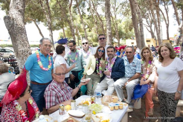700 mayores despiden el curso con una convivencia caribeña en Los Urrutias - 1, Foto 1