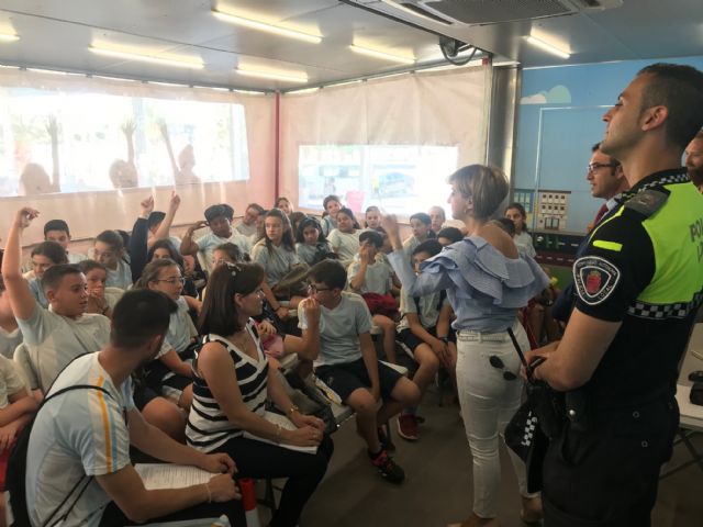 La Caravana Mapfre de la Educación Vial formará a casi 1.000 estudiantes lorquinos en tráfico y prevención de accidentes - 1, Foto 1