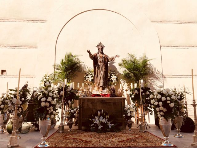 La procesión del Corpus sorprendió con una talla histórica del Sagrado Corazón de Jesús en un altar elaborado por la asociación de belenistas - 2, Foto 2