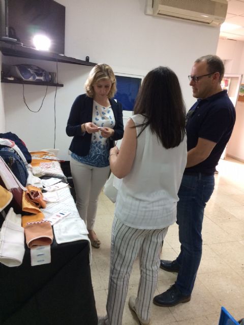 12 personas con dificultades de inserción laboral participan en un taller de costura y atención al cliente organizado por el Ayuntamiento de Molina de Segura y la Asociación Proyecto Abraham - 2, Foto 2