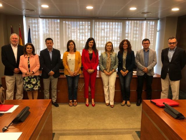 Adoración Molina: Las políticas de empleo del PP han reducido en 150.000 las personas en riesgo de pobreza en la Región - 2, Foto 2