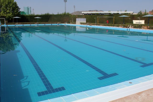 Este sábado abren al público las piscinas de verano del Polideportivo La Hoya - 1, Foto 1