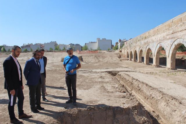 Las obras del entorno del Museo de la Huerta, con las excavaciones del Acueducto de la Noria , reciben la visita del consejero de Presidencia en funciones, Pedro Rivera - 2, Foto 2