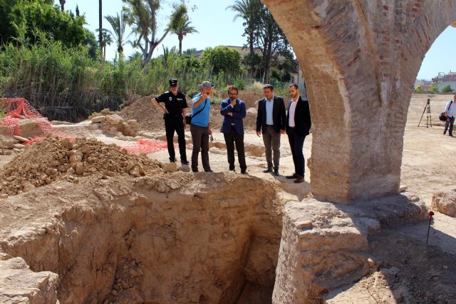 Las obras del entorno del Museo de la Huerta, con las excavaciones del Acueducto de la Noria , reciben la visita del consejero de Presidencia en funciones, Pedro Rivera - 4, Foto 4