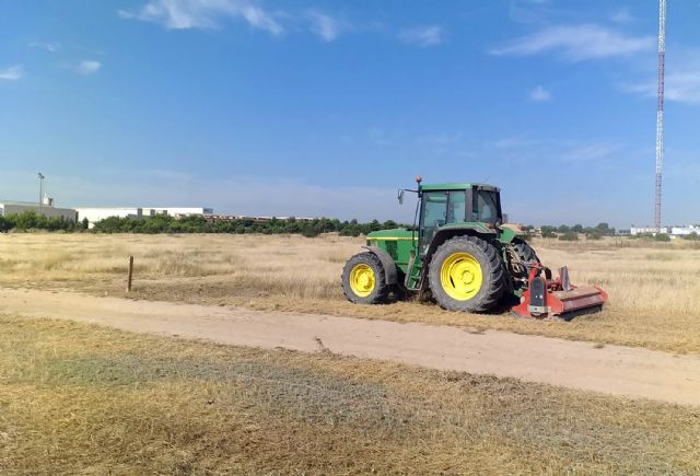 Comienza la limpieza de los 65.000 m2 del parque de la Emisora para evitar incendios - 2, Foto 2