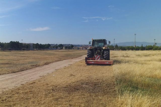 Comienza la limpieza de los 65.000 m2 del parque de la Emisora para evitar incendios - 4, Foto 4