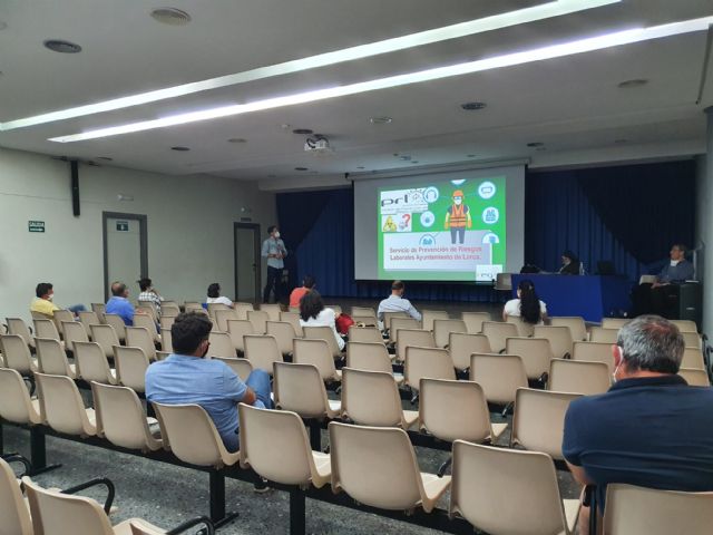 El Ayuntamiento de Lorca se reúne con las asociaciones de vecinos, mayores, mujeres y jóvenes - 1, Foto 1