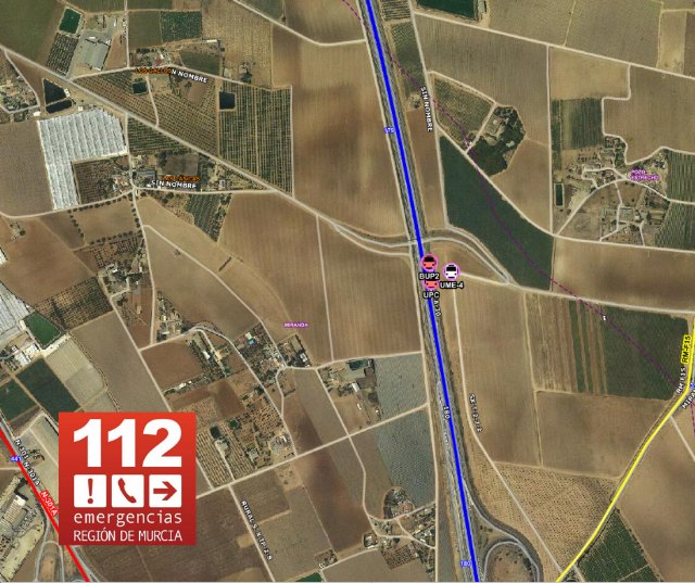 Rescatada y trasladada al hospital la conductora de un camión que ha volcado en la A-30, en Cartagena - 1, Foto 1