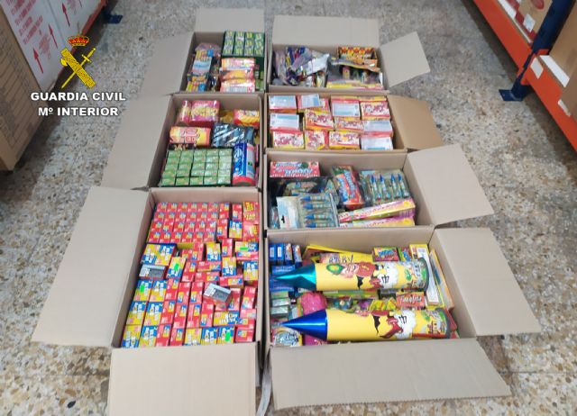 La Guardia Civil interviene más de 25.000 artículos pirotécnicos en un establecimiento comercial - 2, Foto 2
