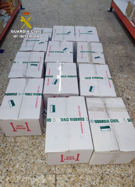 La Guardia Civil interviene más de 25.000 artículos pirotécnicos en un establecimiento comercial - 3, Foto 3
