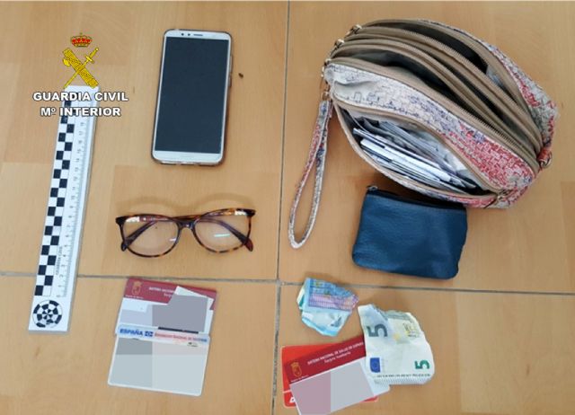 La Guardia Civil esclarece en menos de una hora un atraco a una anciana de Abarán - 3, Foto 3