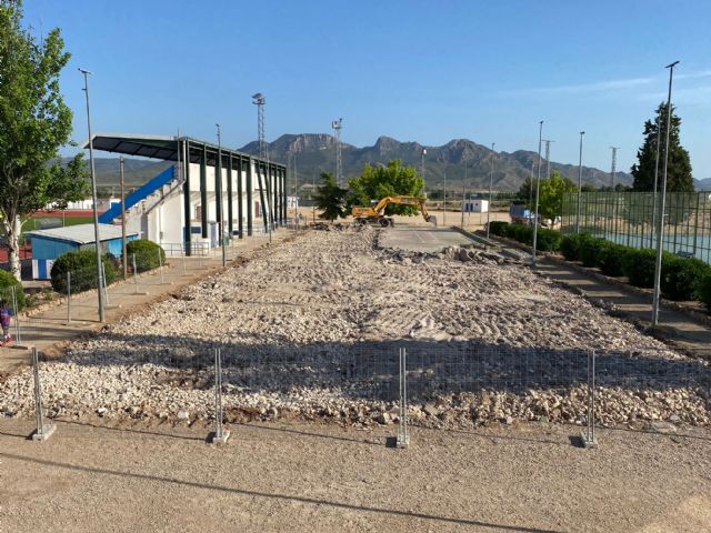 Comienzan las obras de reconstrucción de las pistas de tenis del Polideportivo La Hoya - 1, Foto 1