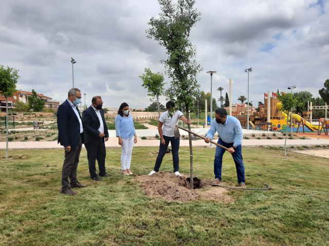 Alcantarilla se suma a la campaña Un árbol por Europa con la plantación de una encina en el Parque del Acueducto - 2, Foto 2