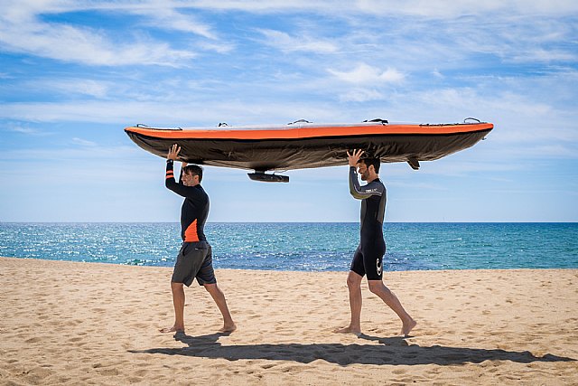Una empresa de Barcelona revoluciona los deportes náuticos con un propulsor eléctrico portátil - 1, Foto 1