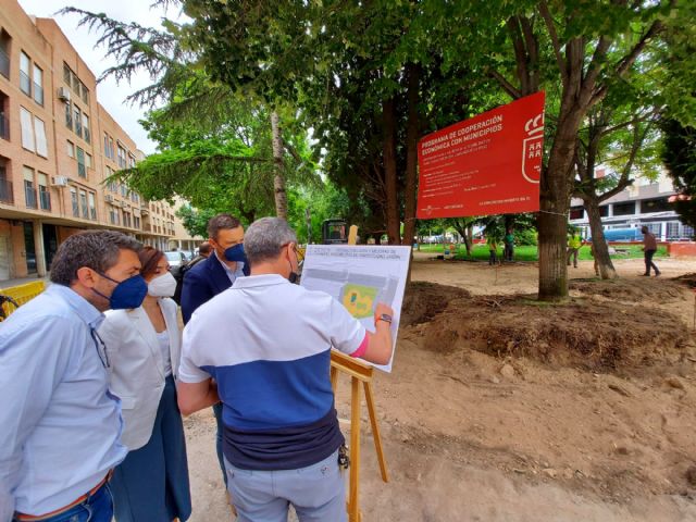 Las obras en Ciudad Jardín mejorarán la accesibilidad y visibilidad para ganar en seguridad, conservando todo el arbolado para potenciar una las zonas verdes más importantes del casco urbano de Caravaca - 1, Foto 1