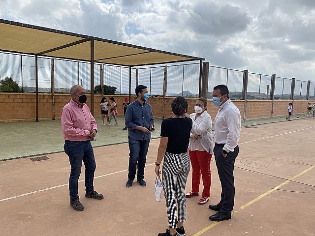 El Ayuntamiento trabaja en solucionar algunas de las demandas históricas de los centros educativos del municipio - 1, Foto 1