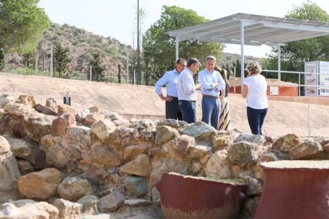 El alcalde de Lorca recorre el Parque de Los Cipreses días antes de la conmemoración de las Jornadas Europeas de la Arqueología - 1, Foto 1