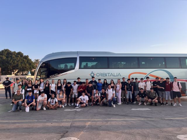 El Ayuntamiento ha vuelto a poner un servicio de autobús gratuito para los estudiantes que se han examinado de la PAU en Lorca - 2, Foto 2