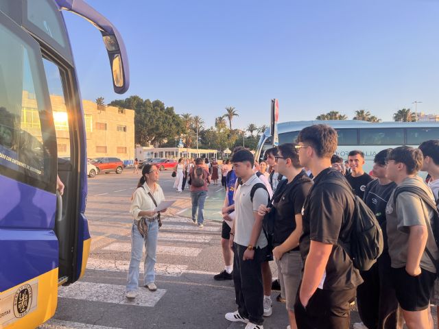 El Ayuntamiento ha vuelto a poner un servicio de autobús gratuito para los estudiantes que se han examinado de la PAU en Lorca - 3, Foto 3