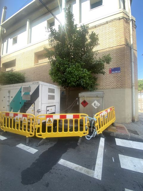 Lara Hernández denuncia la dejadez intolerable del ayuntamiento tras casi un año de convivencia vecinal con un generador y un depósito de combustible en la calle Salzillo - 2, Foto 2