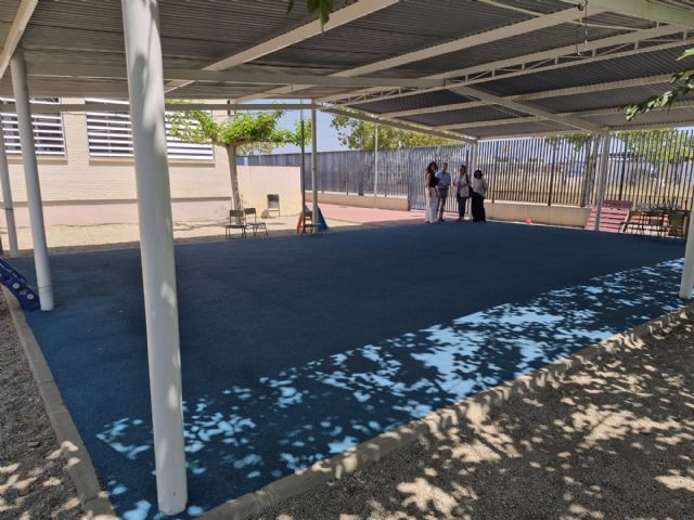 El Colegio Pablo Gil Castillo de Sangonera la Seca estrena nuevo pavimento en el patio dotando de mayor seguridad a los alumnos - 2, Foto 2