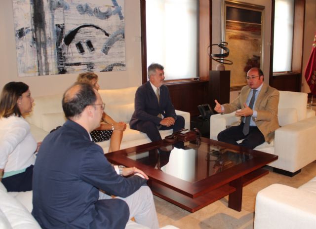 El presidente de la Comunidad se reúne con el decano del Colegio Oficial de Arquitectos de la Región de Murcia - 2, Foto 2
