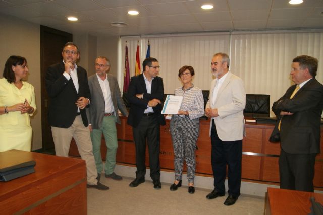 El PSOE coincide con el CES en la necesidad de seguir trabajando en la Región para atajar la desigualdad, para crear empleo y para abandonar el furgón de cola - 1, Foto 1