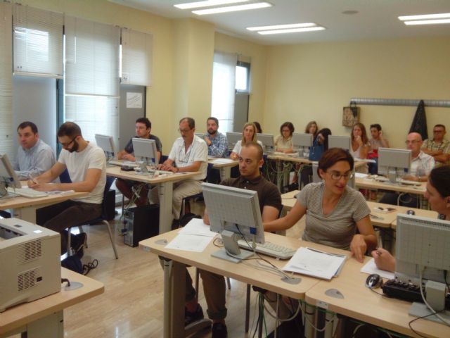 Una treintena de empresas y servicios turísticos participan en un taller para conocer el nivel de satisfacción de los clientes - 1, Foto 1