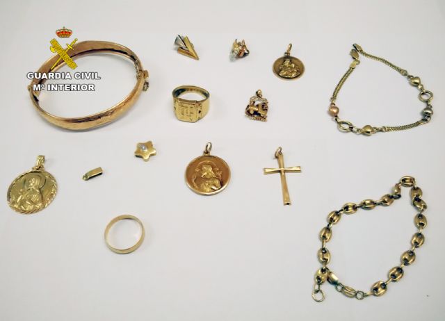 La Guardia Civil detiene a una experimentada delincuente por el robo de joyas en un domicilio - 2, Foto 2